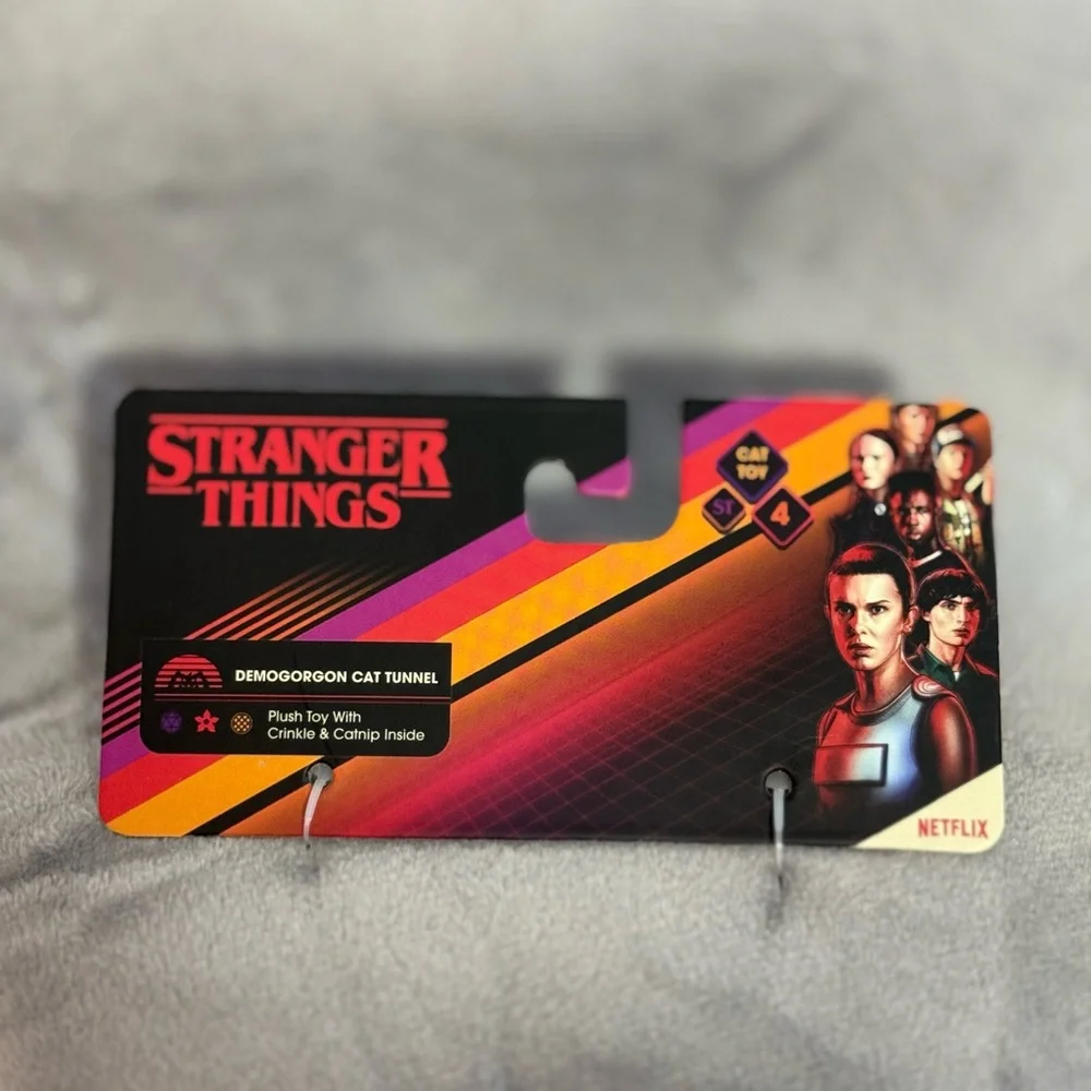 NEW Netflix Stranger Things Demogorgon Cat Tunnel Toy